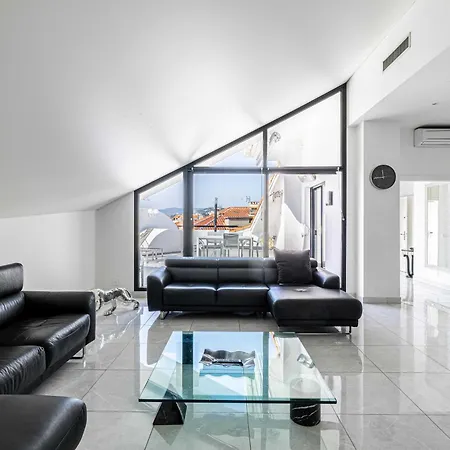 Luxury Penthouse 120 M2 In The Heart Of