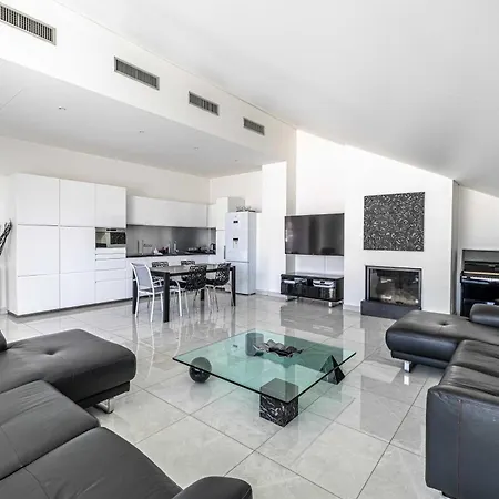 Luxury Penthouse 120 M2 In The Heart Of Apartment