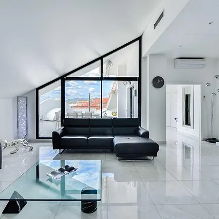Luxury Penthouse 120 M2 In The Heart Of Apartment